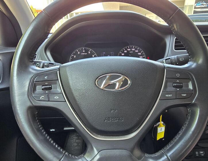 Hyundai i20 15
