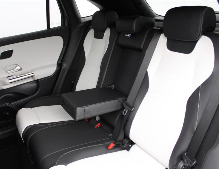 Mercedes-Benz GLA 11