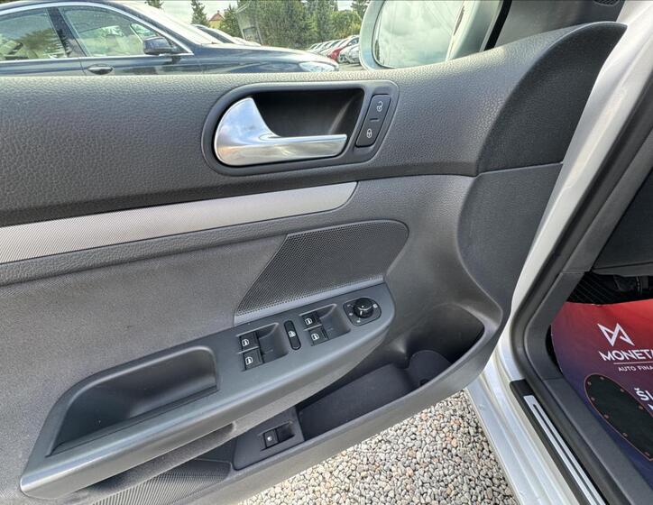 Volkswagen Golf 24