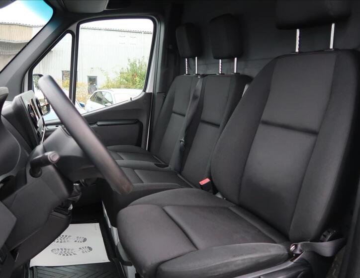 Mercedes-Benz Sprinter 10