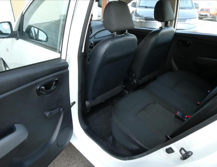 Hyundai i10 15