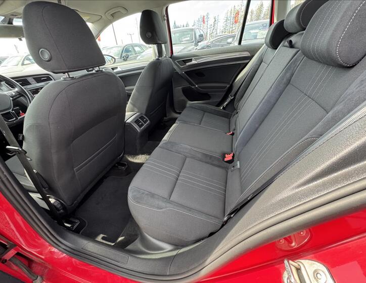 Volkswagen Golf 16
