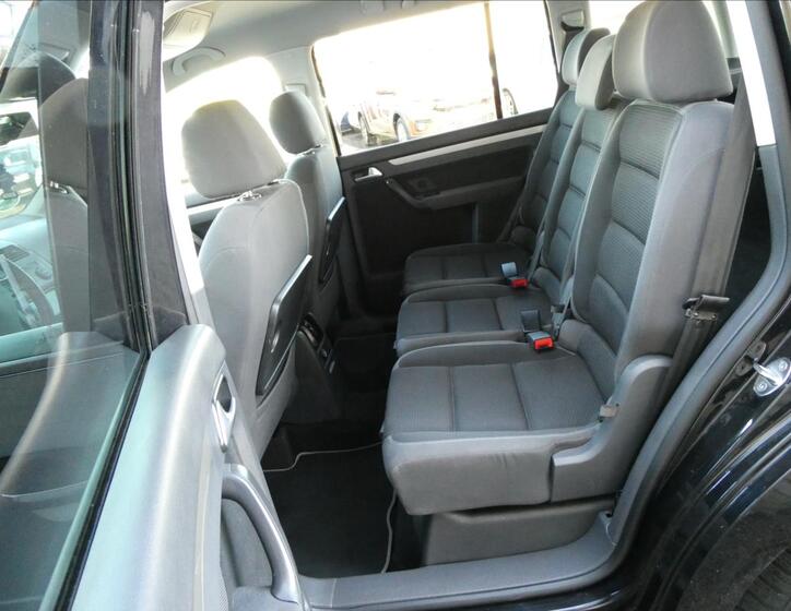 Volkswagen Touran 12