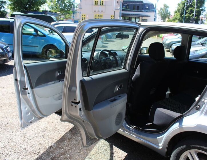 Daihatsu Sirion 9