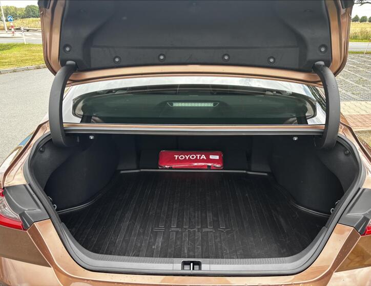 Toyota Camry 12