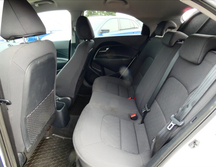 KIA Rio 8