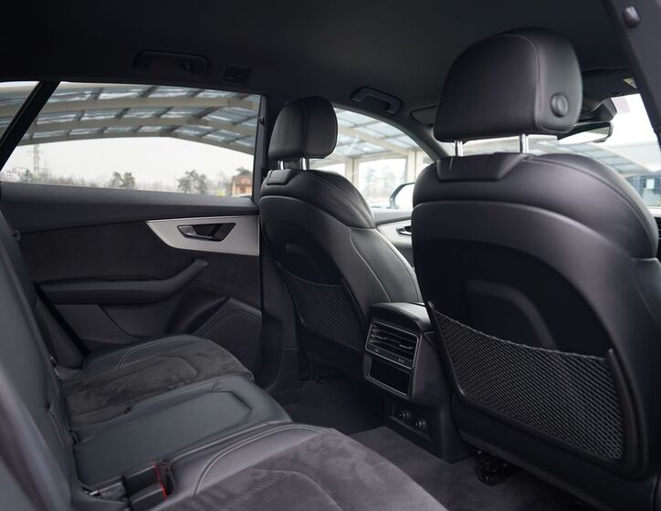 Audi Q8 26