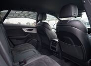Audi Q8 26