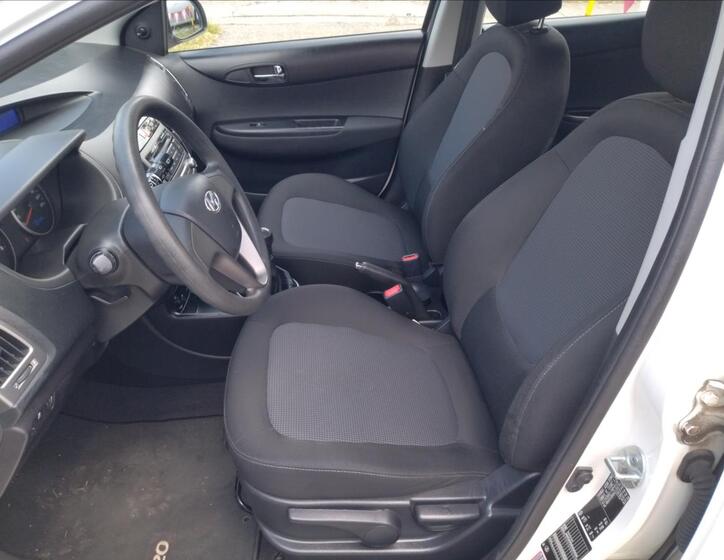 Hyundai i20 10