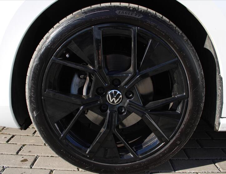 Volkswagen Passat 9