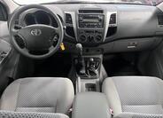 Toyota Hilux 5