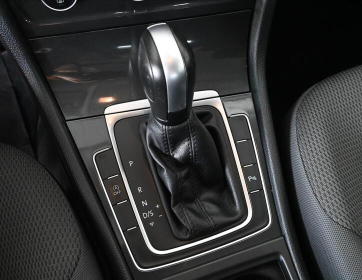 Volkswagen Golf 24