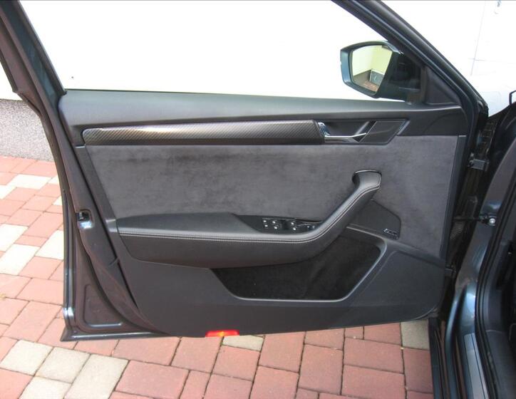 Škoda Superb 12