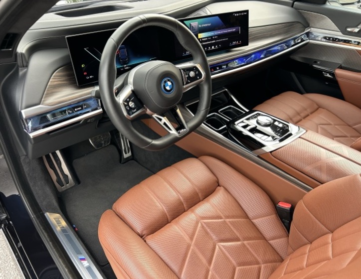 BMW i7 13