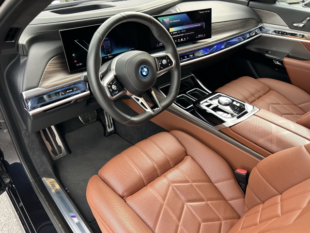 BMW i7