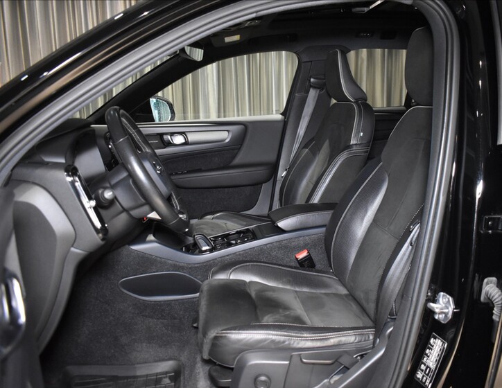 Volvo XC40 8