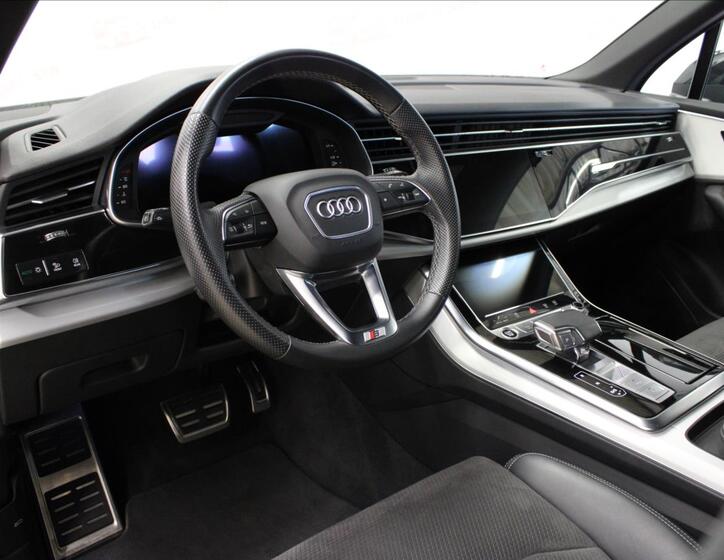 Audi Q7 10