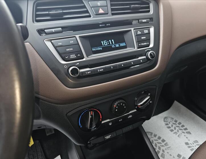 Hyundai i20 9
