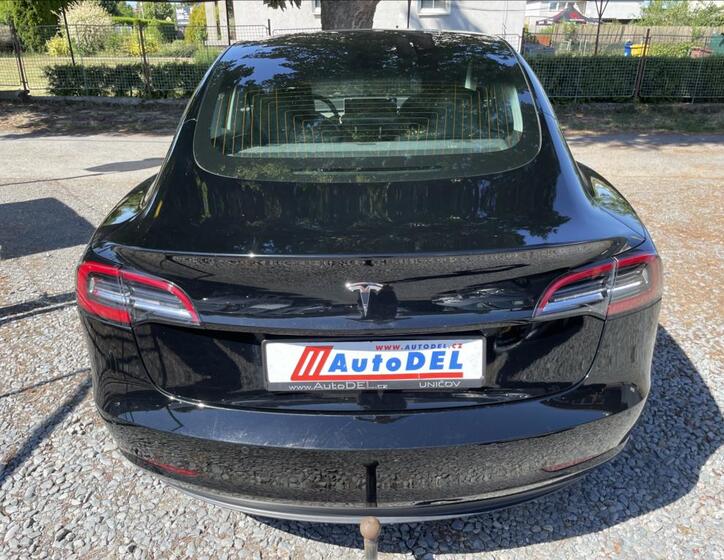 Tesla Model 3 6
