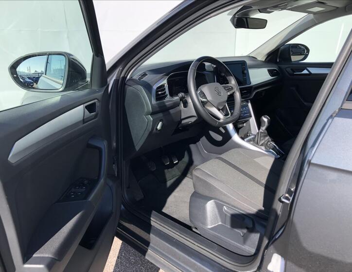 Volkswagen T-Roc 5