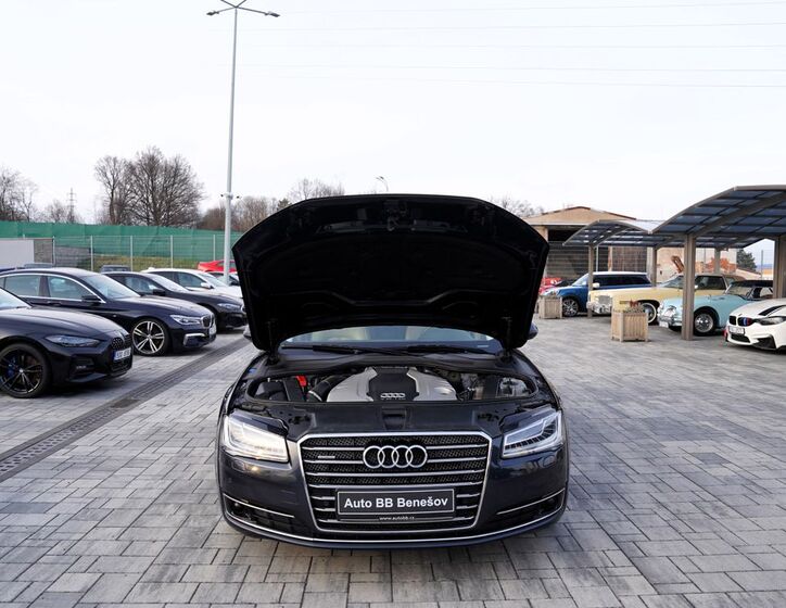 Audi A8 9