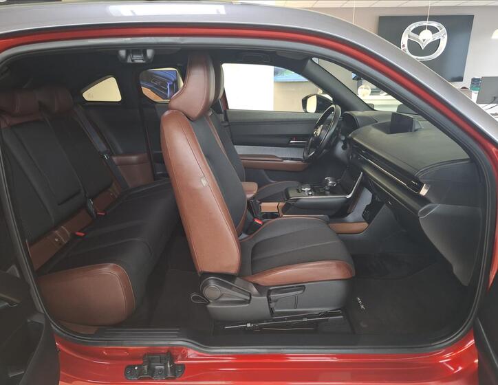 Mazda MX-30 8