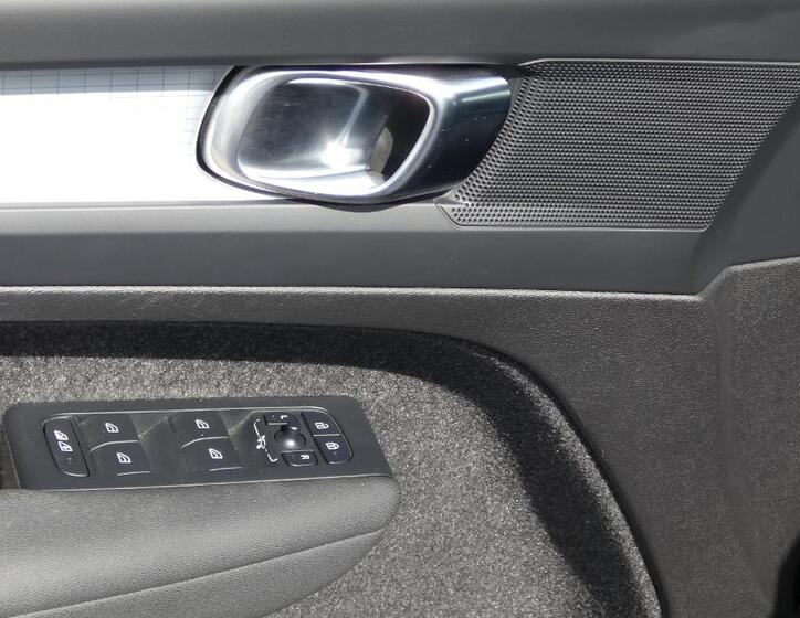 Volvo XC40 9