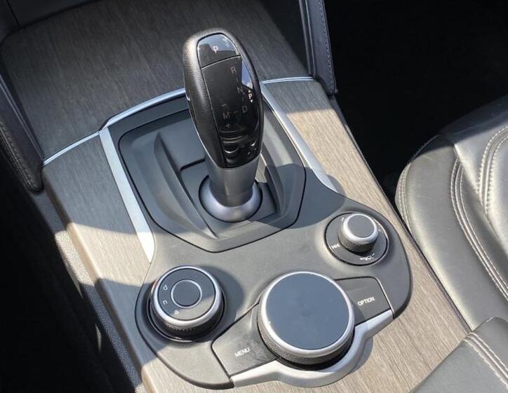 Alfa Romeo Stelvio 24