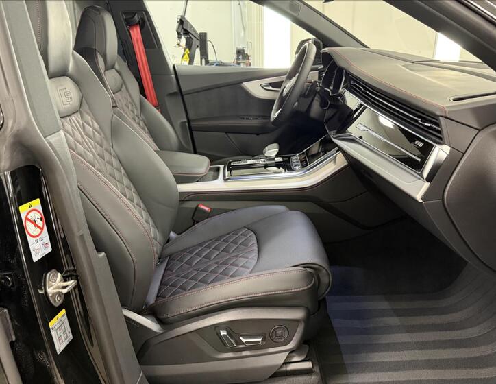 Audi Q8 16
