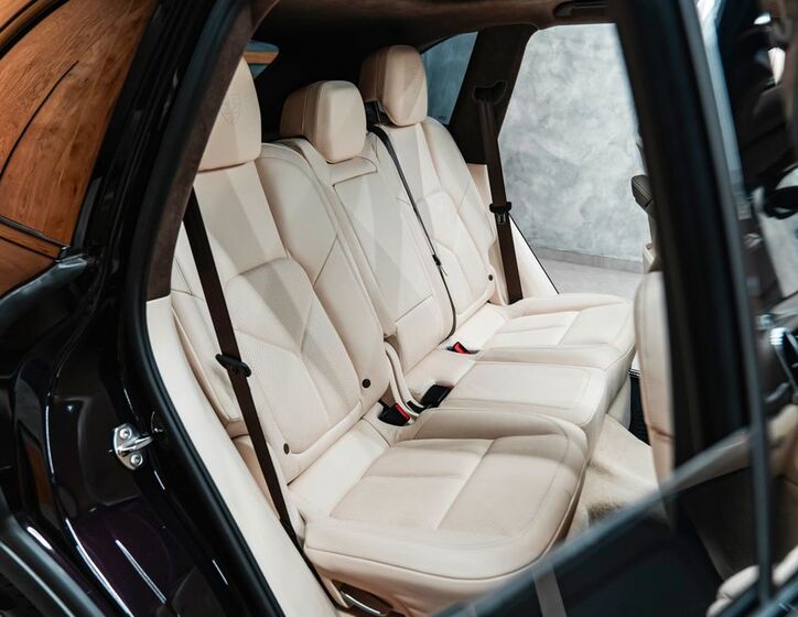 Porsche Cayenne 24
