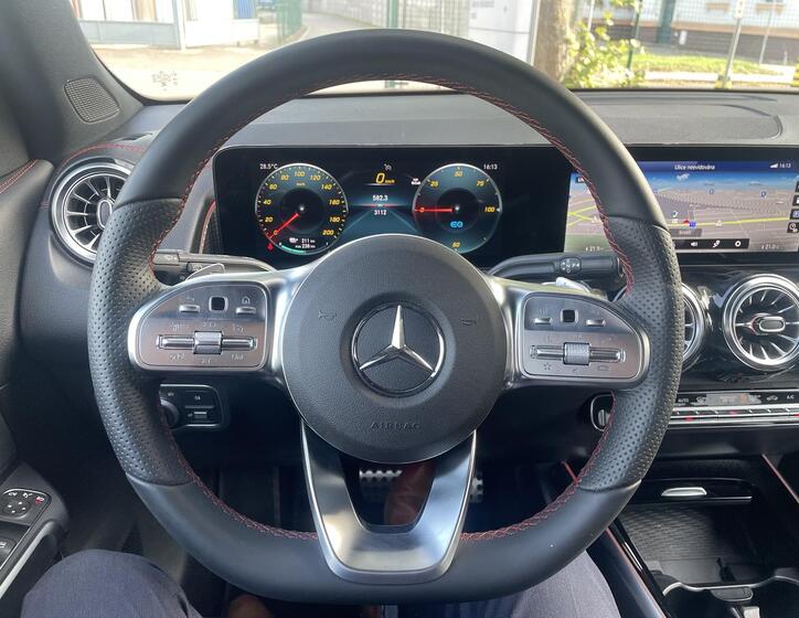 Mercedes-Benz EQB 9