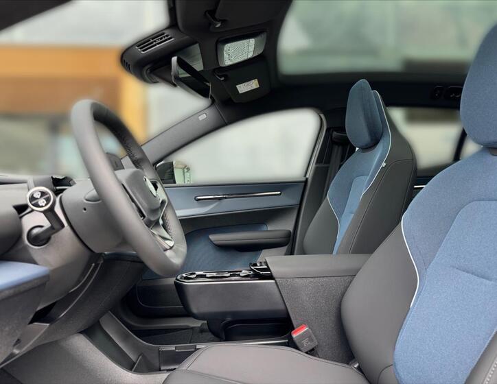 Volvo EX30 7