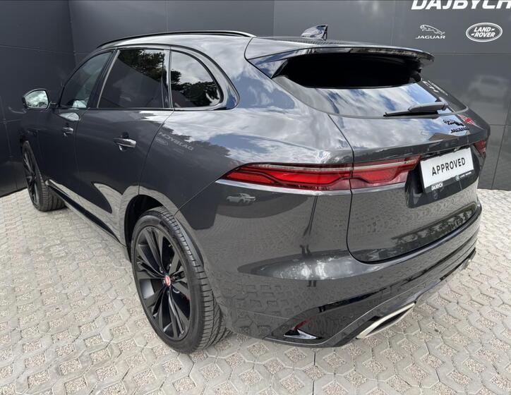 Jaguar F-Pace 6