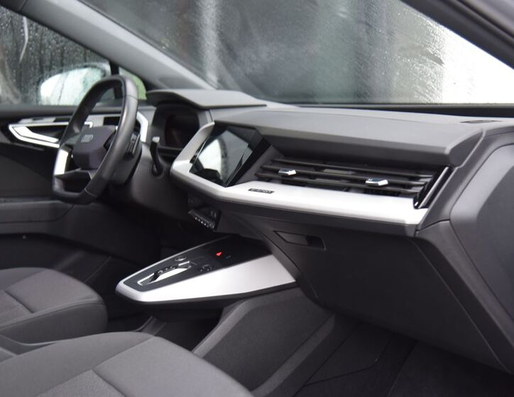 Audi Q4 15