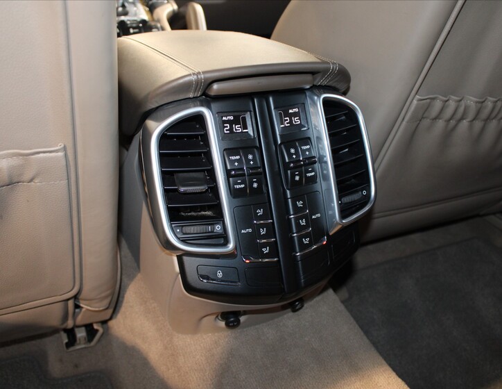 Porsche Cayenne 16