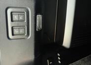 Land Rover Defender 9