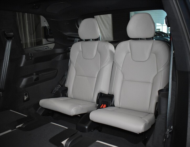 Volvo XC90 28