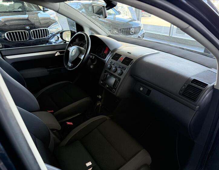 Volkswagen Touran 8