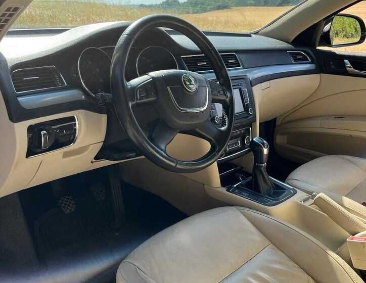 Škoda Superb 11