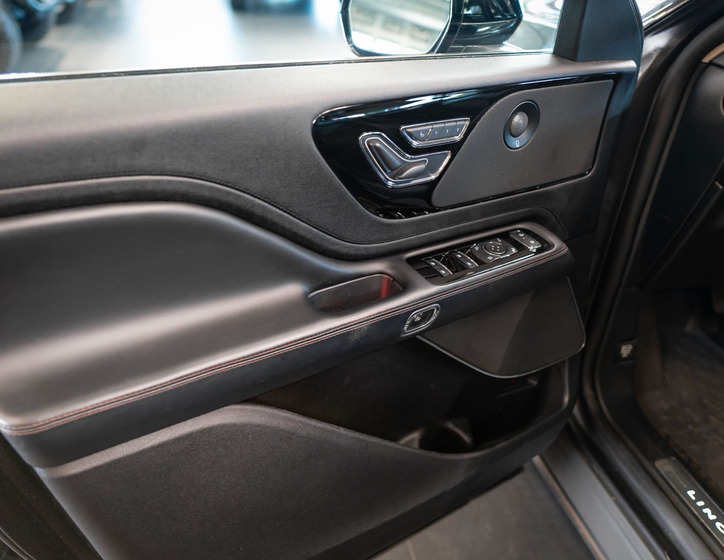 Lincoln Aviator 12