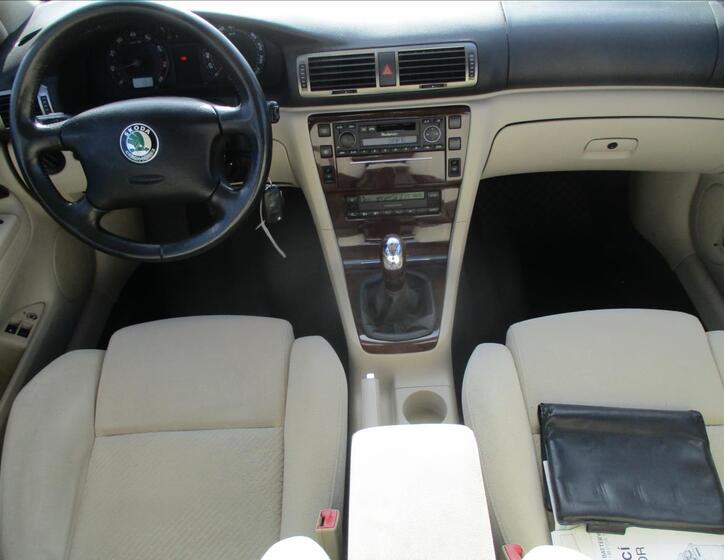 Škoda Superb 12