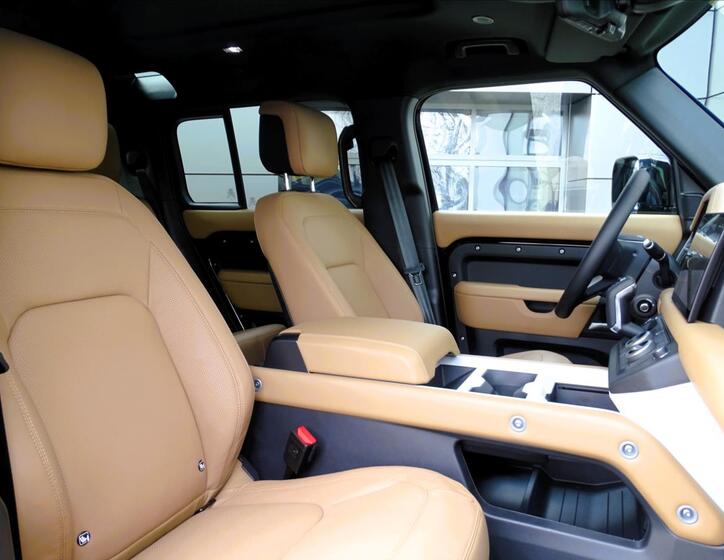 Land Rover Defender 46