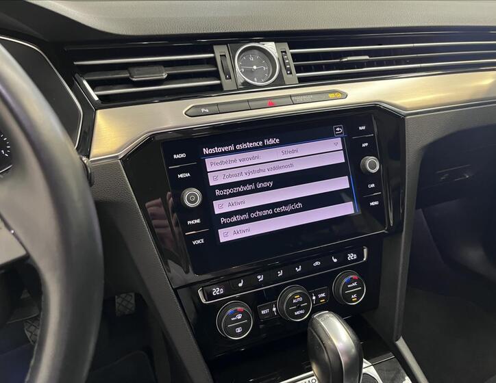 Volkswagen Passat 9