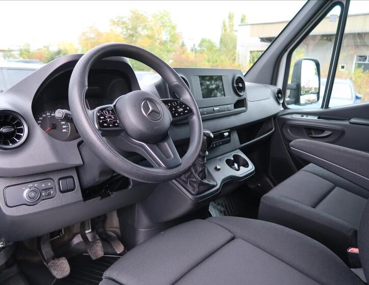 Mercedes-Benz Sprinter 9