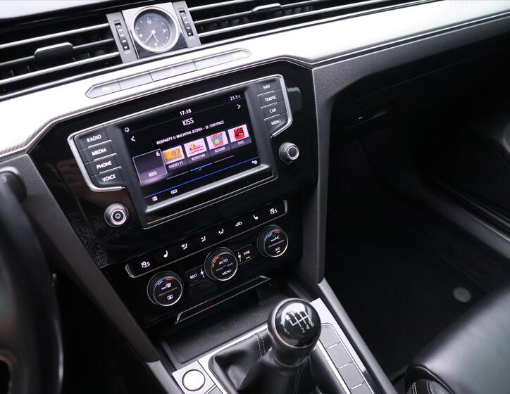 Volkswagen Passat 24