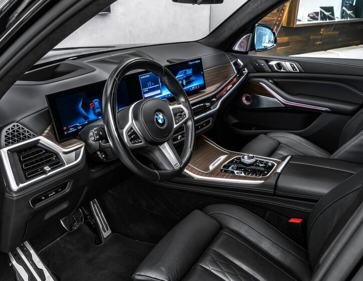 BMW X7 13