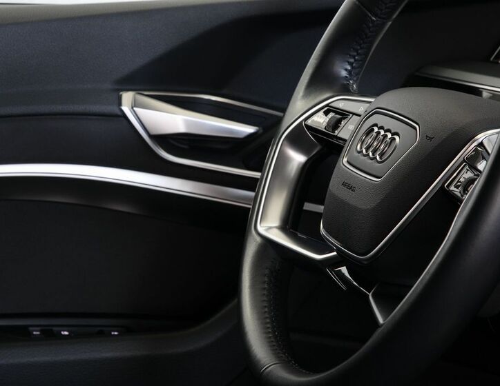 Audi e-tron 16