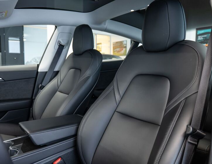 Tesla Model 3 8