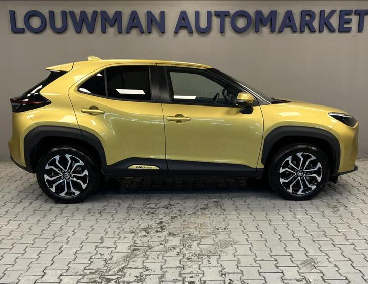 Toyota Yaris Cross 16