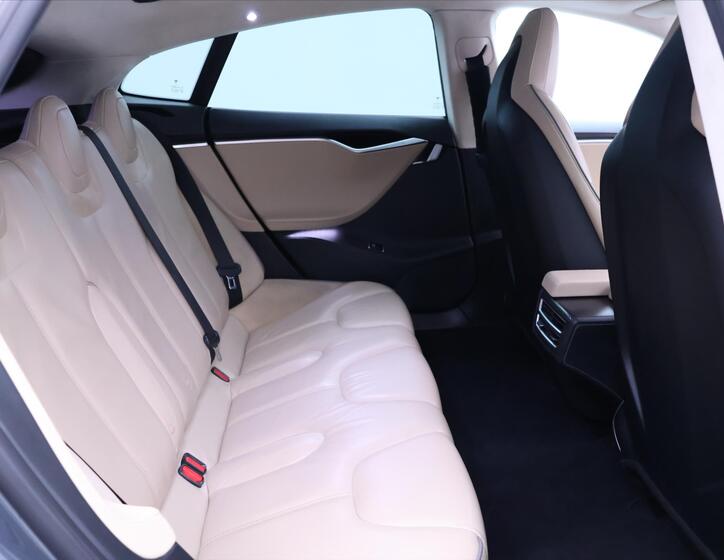 Tesla Model S 17